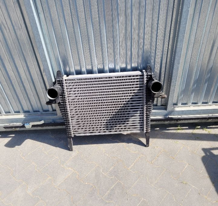 INTERCOOLER IVECO EUROCARGO E6. 504289364 - Sistem za hlađenje za Kamion: slika 1 INTERCOOLER IVECO EUROCARGO E6. 504289364 - Sistem za hlađenje za Kamion: slika 1