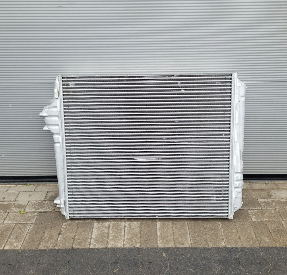 INTERCOOLER VOLVO FH4 FH5 21631996 SZCZELNY 2024 R - Sistem za hlađenje za Kamion: slika 2 INTERCOOLER VOLVO FH4 FH5 21631996 SZCZELNY 2024 R - Sistem za hlađenje za Kamion: slika 2