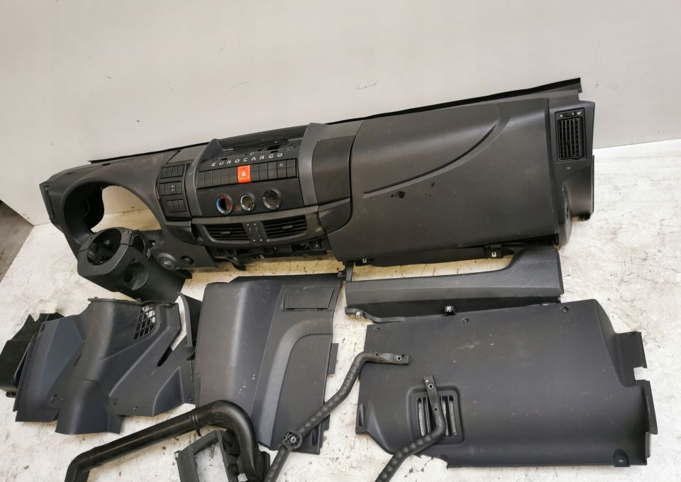 KONSOLA IVECO EUROCARGO EURO6 - Komandna tabla za Kamion: slika 3 KONSOLA IVECO EUROCARGO EURO6 - Komandna tabla za Kamion: slika 3
