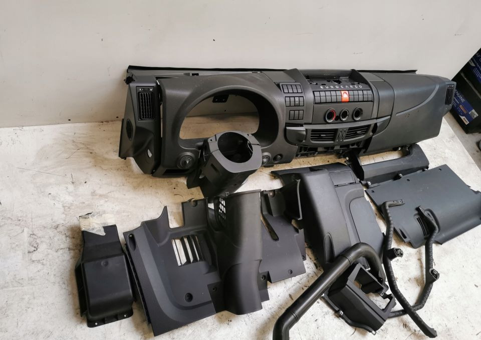 KONSOLA IVECO EUROCARGO EURO6 - Komandna tabla za Kamion: slika 2 KONSOLA IVECO EUROCARGO EURO6 - Komandna tabla za Kamion: slika 2