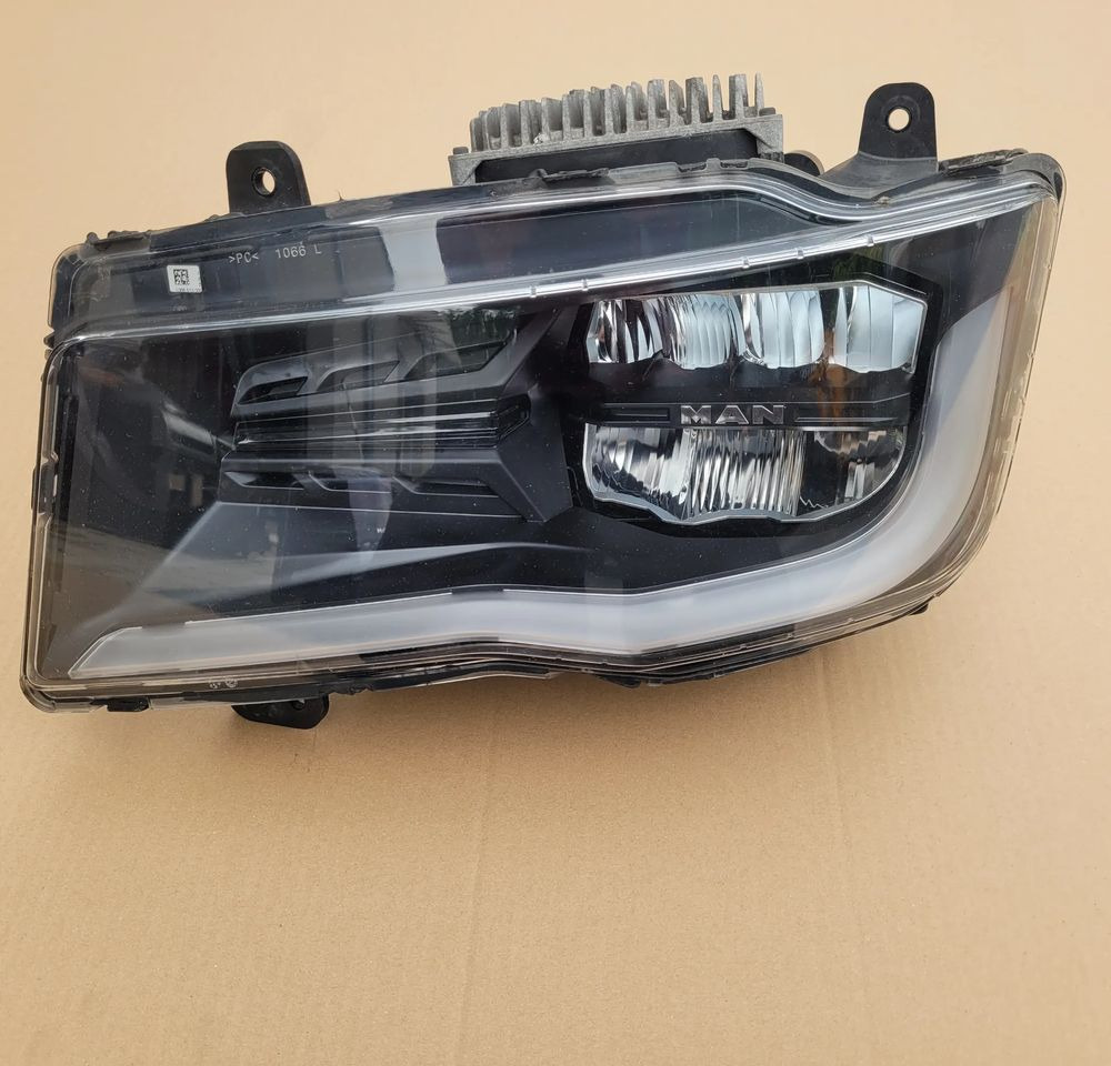 LAMPA LED MAN TG3 TGX NM ORYGINAŁ 81.25101-6821 LEWA CHWALIM116 - Svetla/ Osvetljenje za Kamion: slika 1 LAMPA LED MAN TG3 TGX NM ORYGINAŁ 81.25101-6821 LEWA CHWALIM116 - Svetla/ Osvetljenje za Kamion: slika 1