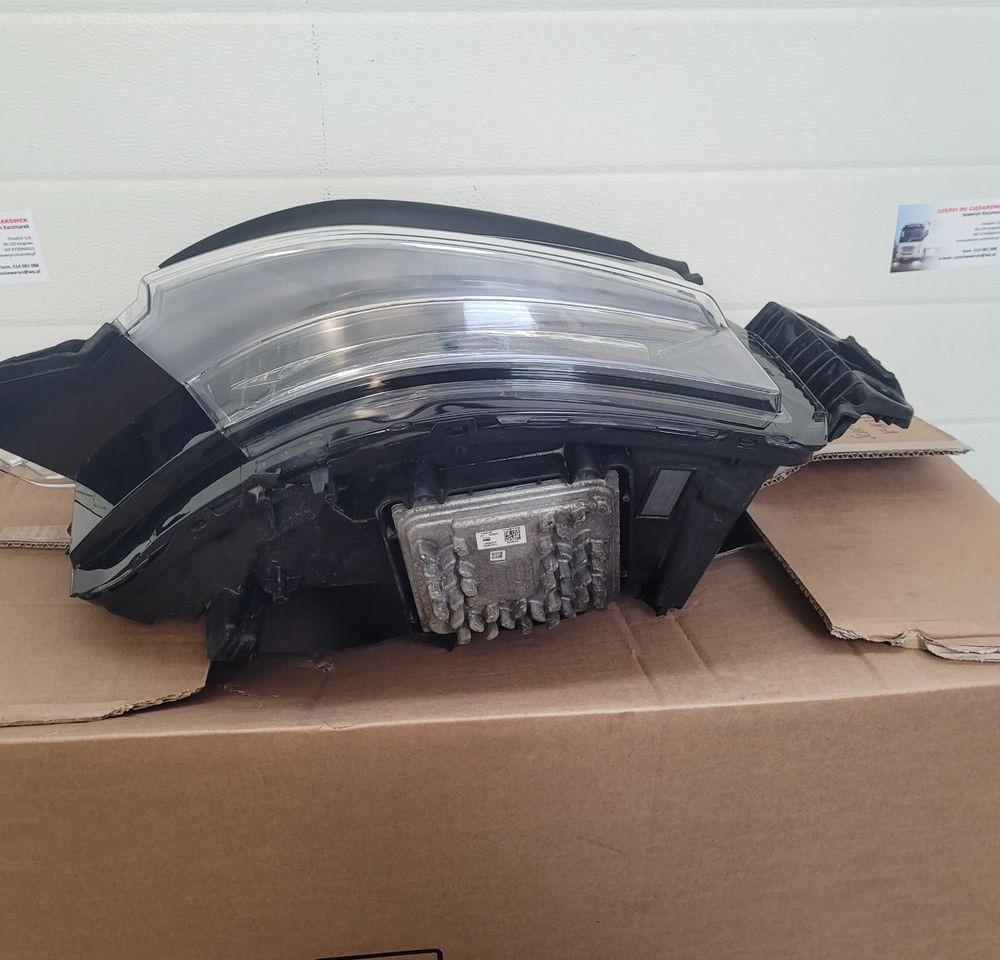 LAMPA LED RENAULT RANGE T GAMA EVO ORYGINAŁ RH L351645 CHWALIM116 - Karoserija i eksterijer za Kamion: slika 4 LAMPA LED RENAULT RANGE T GAMA EVO ORYGINAŁ RH L351645 CHWALIM116 - Karoserija i eksterijer za Kamion: slika 4
