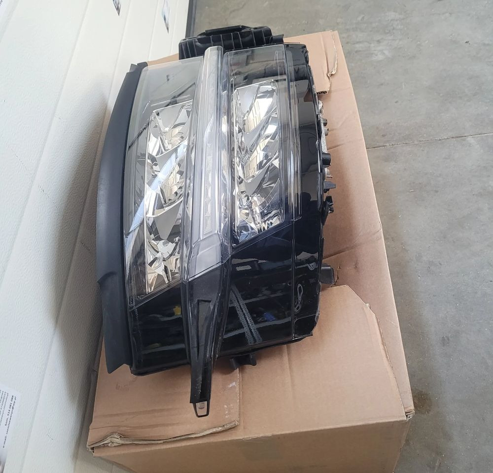 LAMPA LED RENAULT RANGE T GAMA EVO ORYGINAŁ RH L351645 CHWALIM116 - Karoserija i eksterijer za Kamion: slika 2 LAMPA LED RENAULT RANGE T GAMA EVO ORYGINAŁ RH L351645 CHWALIM116 - Karoserija i eksterijer za Kamion: slika 2