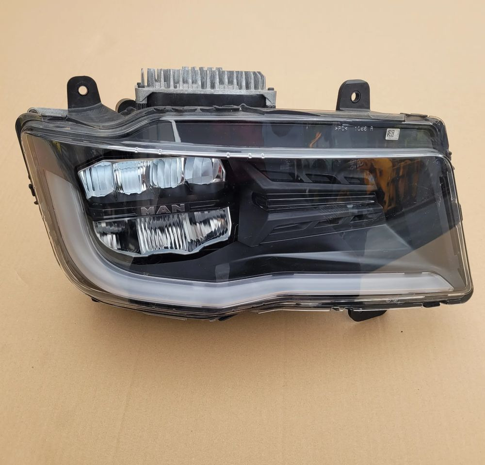 LAMPA MAN TG3 LED PRAWA 81.25101-6822 CHWALIM116 - Svetla/ Osvetljenje za Kamion: slika 1 LAMPA MAN TG3 LED PRAWA 81.25101-6822 CHWALIM116 - Svetla/ Osvetljenje za Kamion: slika 1