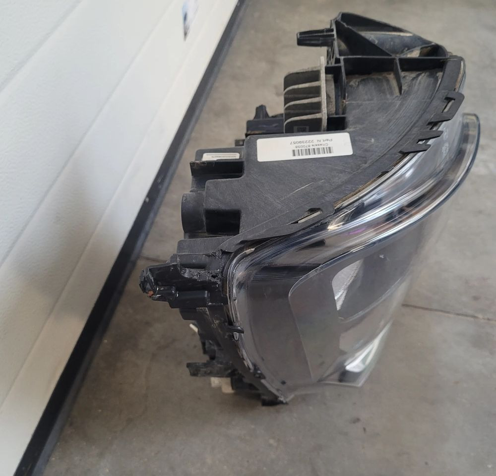 LAMPA VOLVO FMX RH ORYGINAŁ 22239057 CHWALIM116 - Svetla/ Osvetljenje za Kamion: slika 3 LAMPA VOLVO FMX RH ORYGINAŁ 22239057 CHWALIM116 - Svetla/ Osvetljenje za Kamion: slika 3