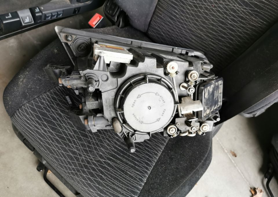 LAMPA XENON VOLVO FH 13 ORYGINAŁ PRAWA - Prednja svetla za Kamion: slika 2 LAMPA XENON VOLVO FH 13 ORYGINAŁ PRAWA - Prednja svetla za Kamion: slika 2