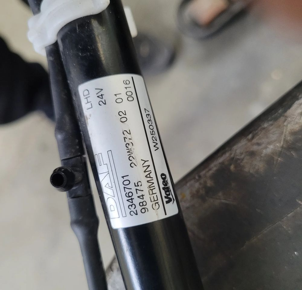 MECHANIZM WYCIERACZEK DAF XG XF NM. 2346701 SPRAWNY ORYGINAŁ CHWALIM116 - Karoserija i eksterijer za Kamion: slika 4 MECHANIZM WYCIERACZEK DAF XG XF NM. 2346701 SPRAWNY ORYGINAŁ CHWALIM116 - Karoserija i eksterijer za Kamion: slika 4