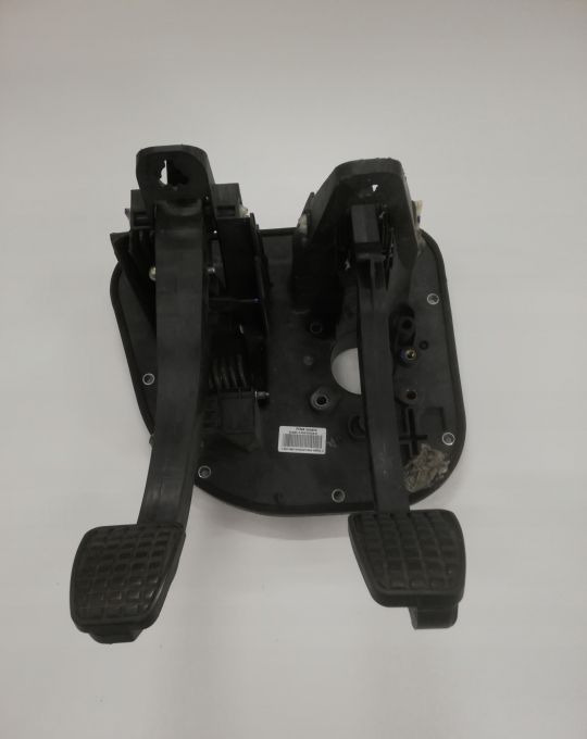 MOCOWANIE PODSTAWA PEDAŁÓW IVECO DAILY 5801482032 - Pedala za Dostavno vozilo: slika 1 MOCOWANIE PODSTAWA PEDAŁÓW IVECO DAILY 5801482032 - Pedala za Dostavno vozilo: slika 1