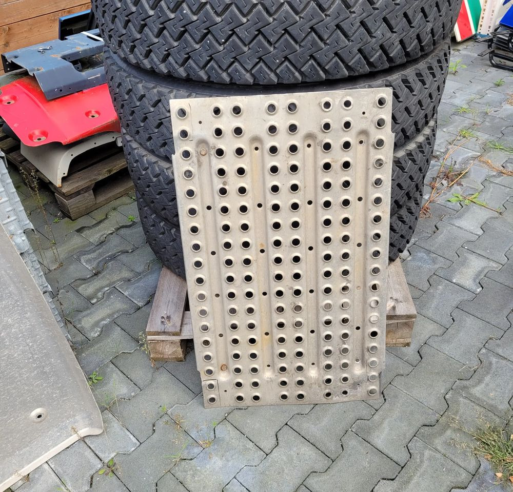 PODEST NA RAME VOLVO FH13 FH12 - Karoserija i eksterijer za Kamion: slika 1 PODEST NA RAME VOLVO FH13 FH12 - Karoserija i eksterijer za Kamion: slika 1