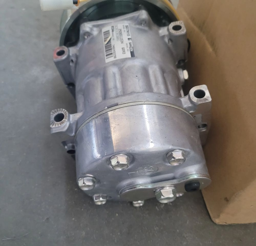 POMPA KLIMATYZACJI RENAULT RANGE T GAMA ORYGINAŁ NOWA CHWALIM116 7482492298 - Deo klima uređaja za Kamion: slika 3 POMPA KLIMATYZACJI RENAULT RANGE T GAMA ORYGINAŁ NOWA CHWALIM116 7482492298 - Deo klima uređaja za Kamion: slika 3