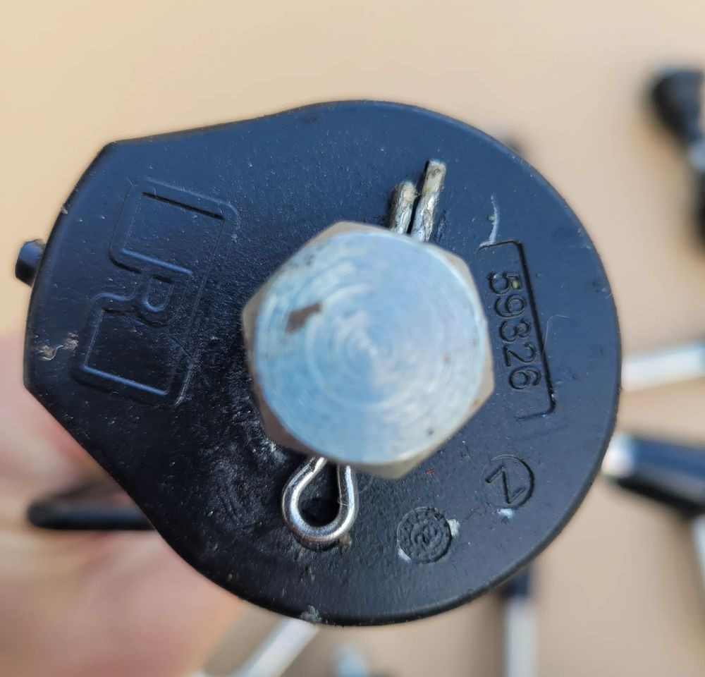 RĄCZKA DO ZACZEPU ROCKINGER NOWY ORYGINAŁ CHWALIM116 - Karoserija i eksterijer za Kamion: slika 2 RĄCZKA DO ZACZEPU ROCKINGER NOWY ORYGINAŁ CHWALIM116 - Karoserija i eksterijer za Kamion: slika 2