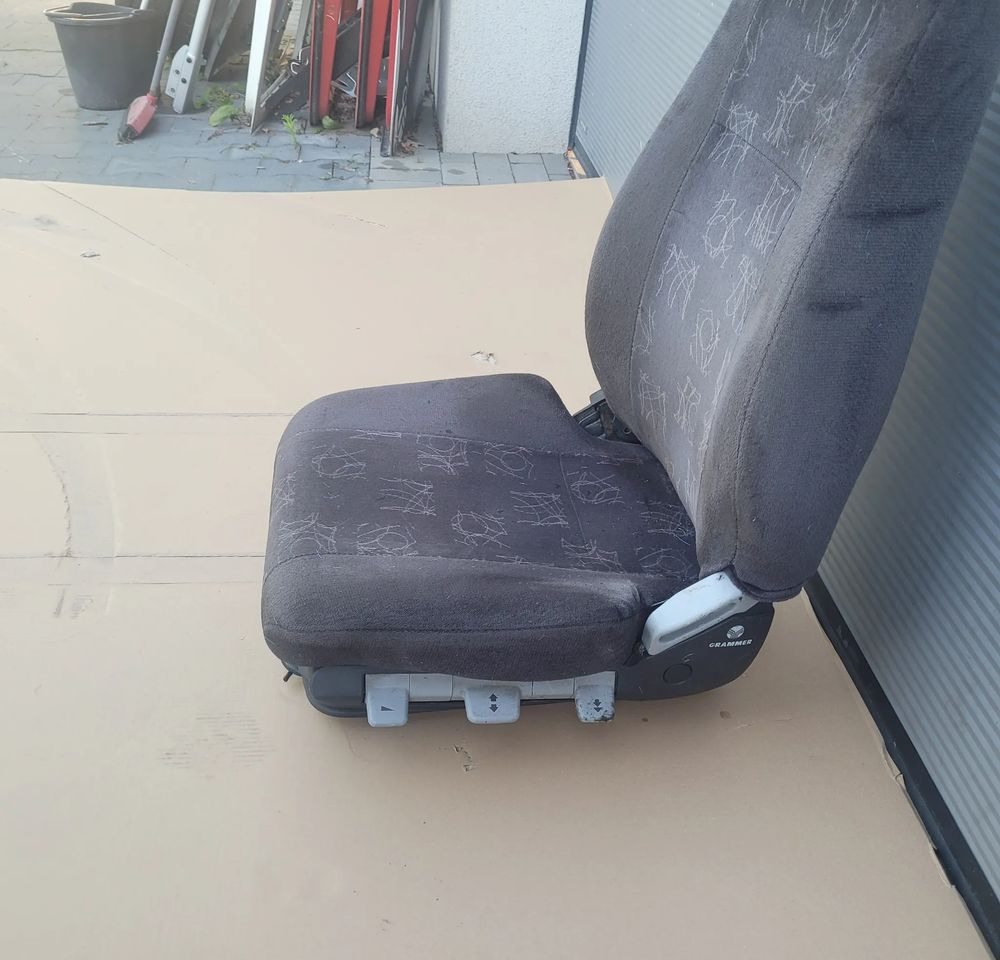 FOTEL KIEROWCY F2000 IVECO TRAKKER GRAMMER CHWALIM116 - Rezervni deo za Kamion: slika 3 FOTEL KIEROWCY F2000 IVECO TRAKKER GRAMMER CHWALIM116 - Rezervni deo za Kamion: slika 3