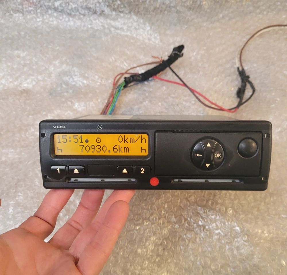 TACHOGRAF MERCEDES ACTROS A0024463633 R.2.1 - Tahograf za Kamion: slika 1 TACHOGRAF MERCEDES ACTROS A0024463633 R.2.1 - Tahograf za Kamion: slika 1