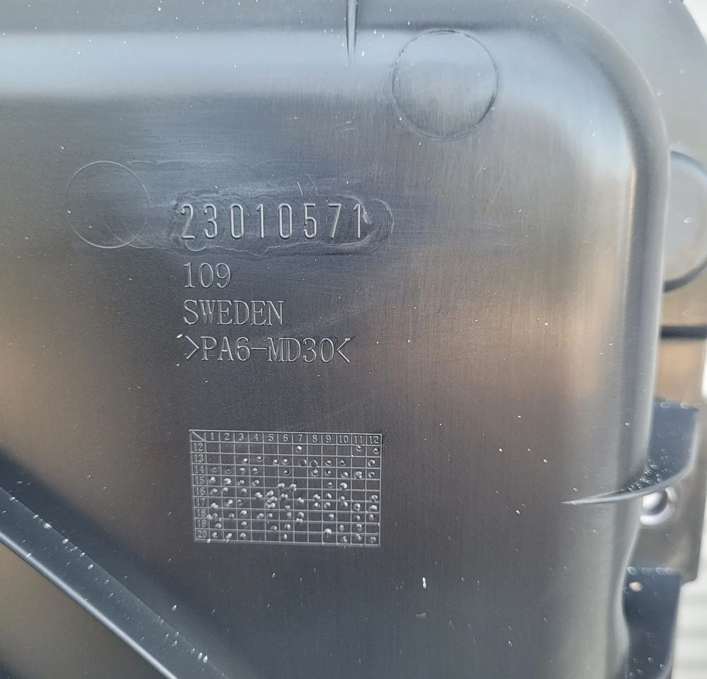 TUNEL OBUDOWA WENTYLATOR VOLVO FH4 FH5 NOWY ORYGINAŁ 23010571 - Sistem za hlađenje za Kamion: slika 3 TUNEL OBUDOWA WENTYLATOR VOLVO FH4 FH5 NOWY ORYGINAŁ 23010571 - Sistem za hlađenje za Kamion: slika 3