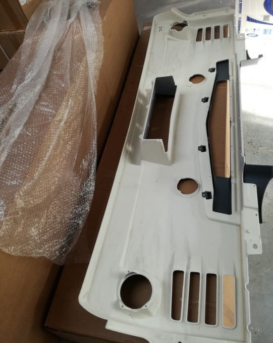 ZDERZAK RENAULT MAGNUM DXI NOWY - Branik za Kamion: slika 4 ZDERZAK RENAULT MAGNUM DXI NOWY - Branik za Kamion: slika 4