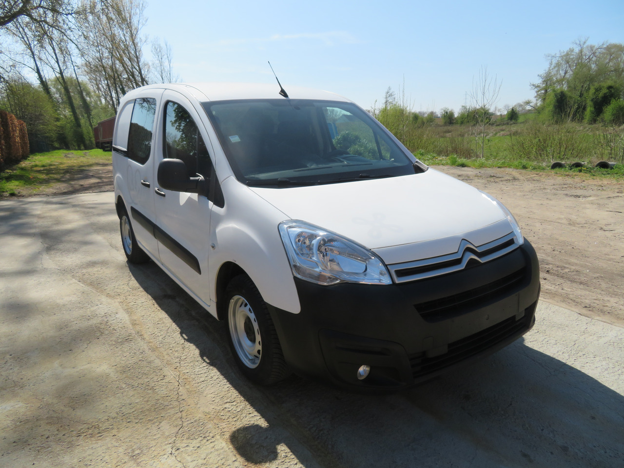 CITROËN Berlingo 1.6 BlueHDi CLUB - Furgon: slika 1 CITROËN Berlingo 1.6 BlueHDi CLUB - Furgon: slika 1