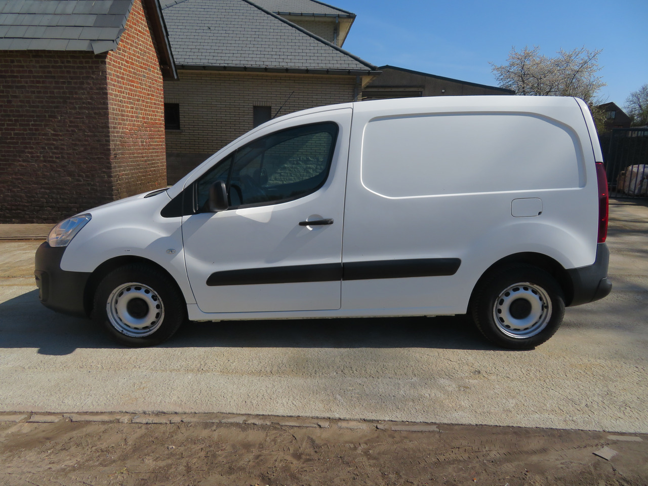 CITROËN Berlingo 1.6 BlueHDi CLUB - Furgon: slika 4 CITROËN Berlingo 1.6 BlueHDi CLUB - Furgon: slika 4