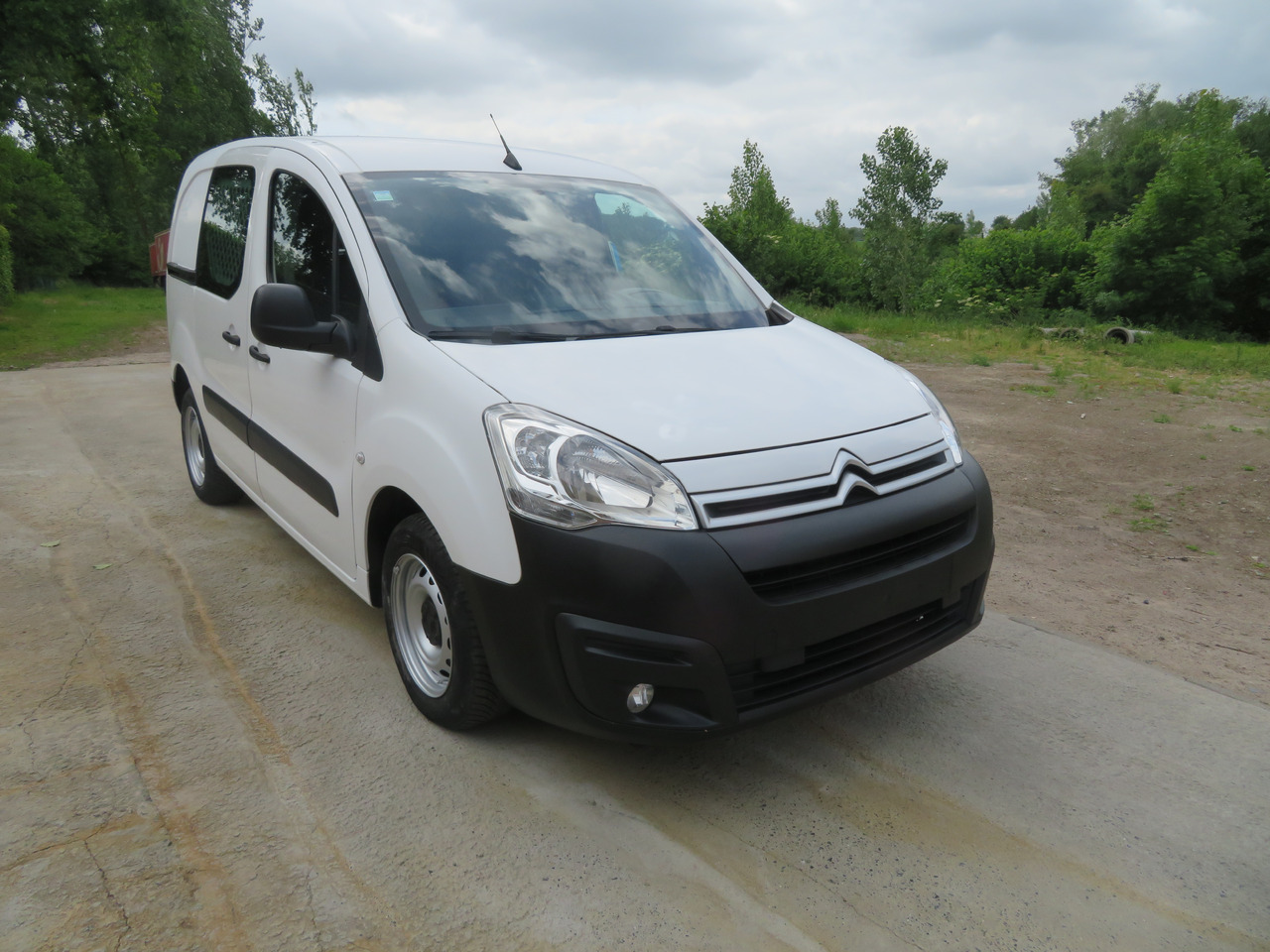 CITROËN Berlingo 1.6 BlueHDi CLUB - Furgon: slika 1 CITROËN Berlingo 1.6 BlueHDi CLUB - Furgon: slika 1