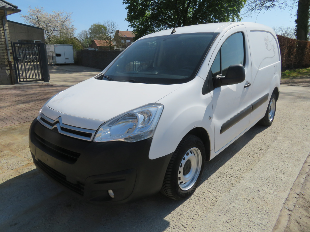 CITROËN Berlingo 1.6 BlueHDi CLUB - Furgon: slika 3 CITROËN Berlingo 1.6 BlueHDi CLUB - Furgon: slika 3