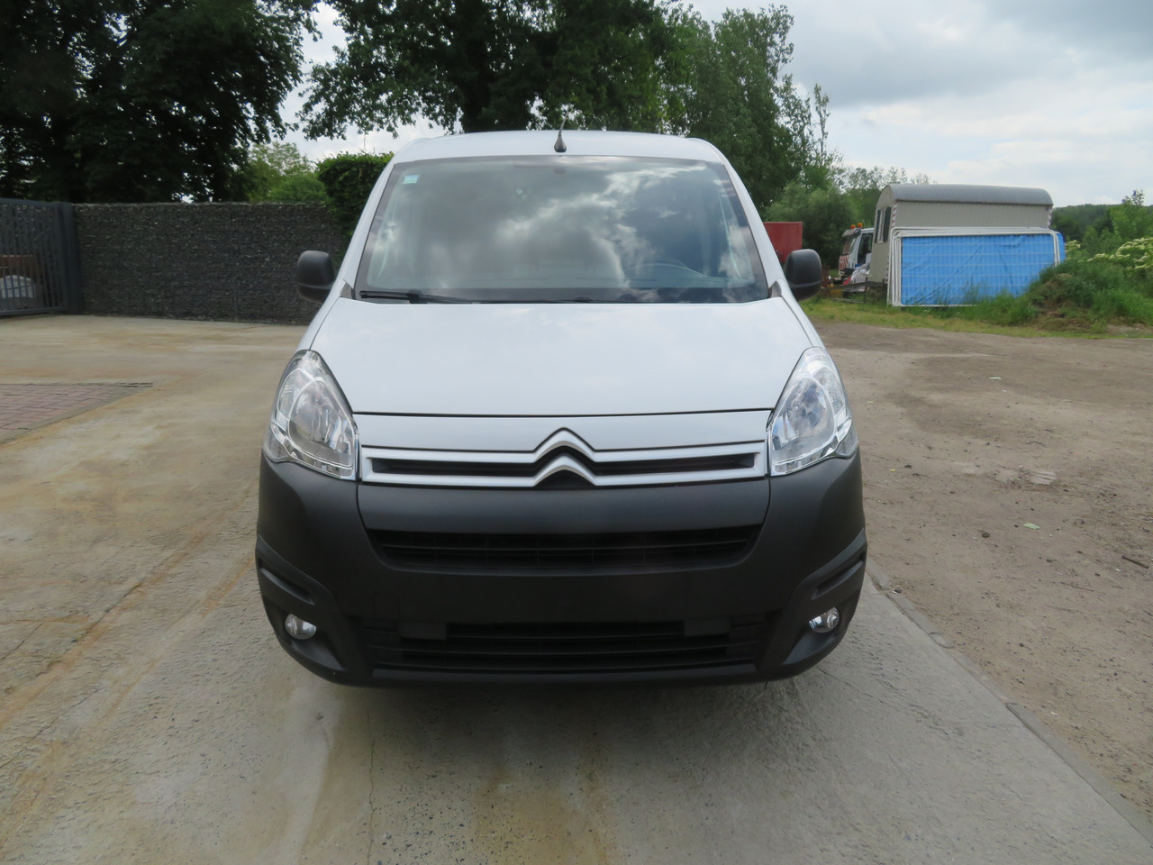 CITROËN Berlingo 1.6 BlueHDi CLUB - Furgon: slika 2 CITROËN Berlingo 1.6 BlueHDi CLUB - Furgon: slika 2