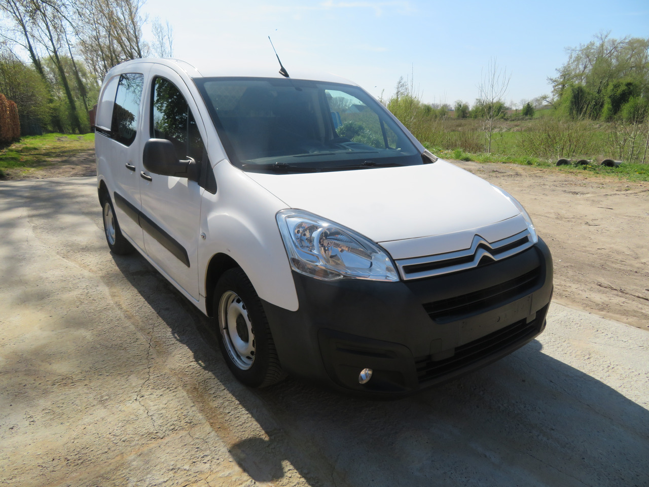 CITROËN Berlingo 1.6 BlueHDi CLUB - Furgon: slika 1 CITROËN Berlingo 1.6 BlueHDi CLUB - Furgon: slika 1