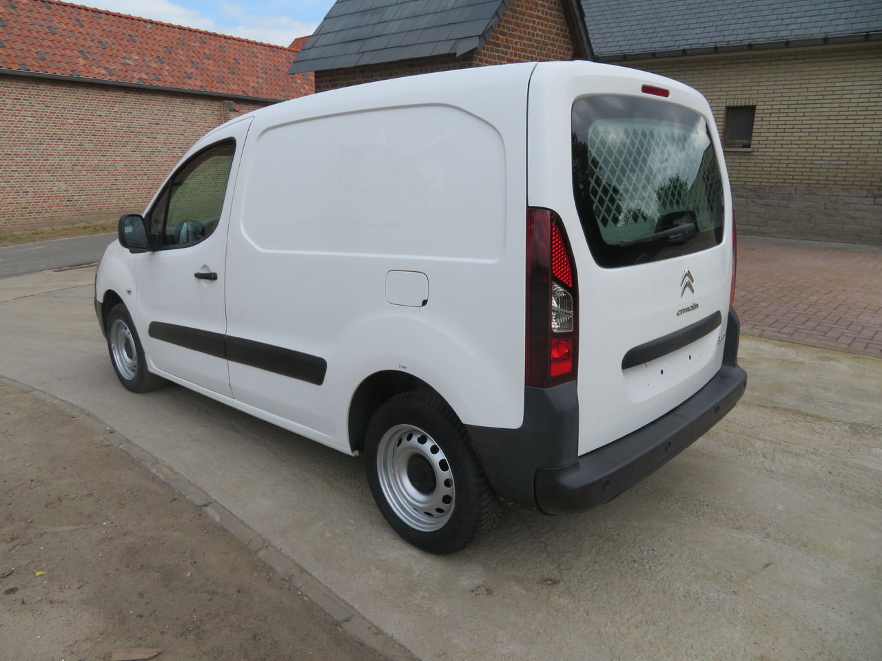 CITROËN Berlingo 1.6 BlueHDi CLUB - Furgon: slika 5 CITROËN Berlingo 1.6 BlueHDi CLUB - Furgon: slika 5