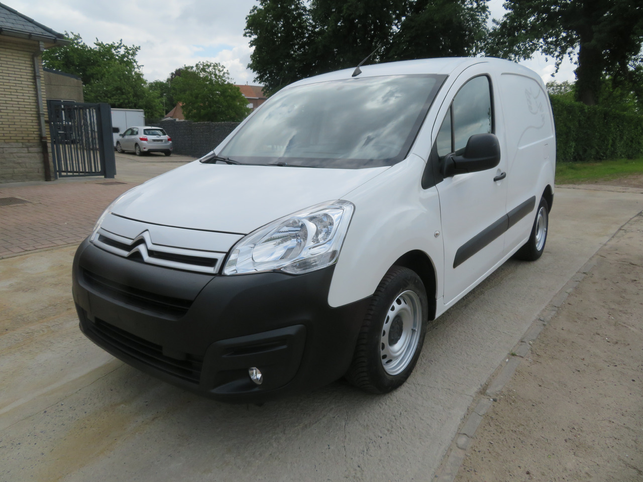 CITROËN Berlingo 1.6 BlueHDi CLUB - Furgon: slika 3 CITROËN Berlingo 1.6 BlueHDi CLUB - Furgon: slika 3