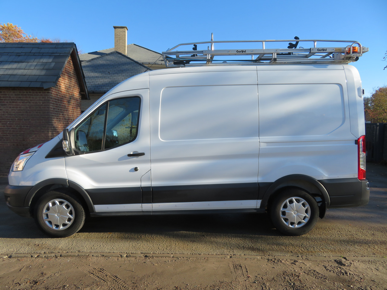 Ford Transit 2.0TDCi - L2H2 - Furgon: slika 4 Ford Transit 2.0TDCi - L2H2 - Furgon: slika 4