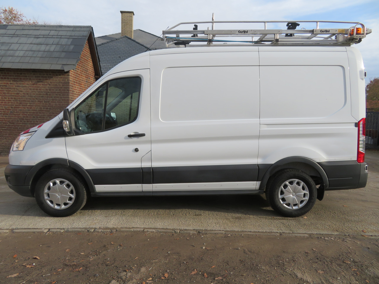 Ford Transit 2.0TDCi - L2H2 - Furgon: slika 4 Ford Transit 2.0TDCi - L2H2 - Furgon: slika 4