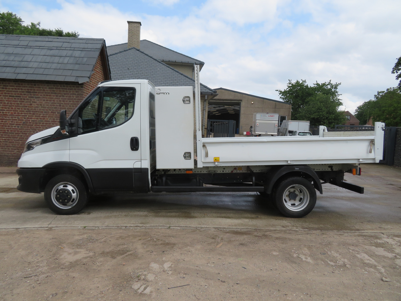 IVECO Daily 35C16 - 3.0 - Dostavno vozilo istovarivač: slika 4 IVECO Daily 35C16 - 3.0 - Dostavno vozilo istovarivač: slika 4