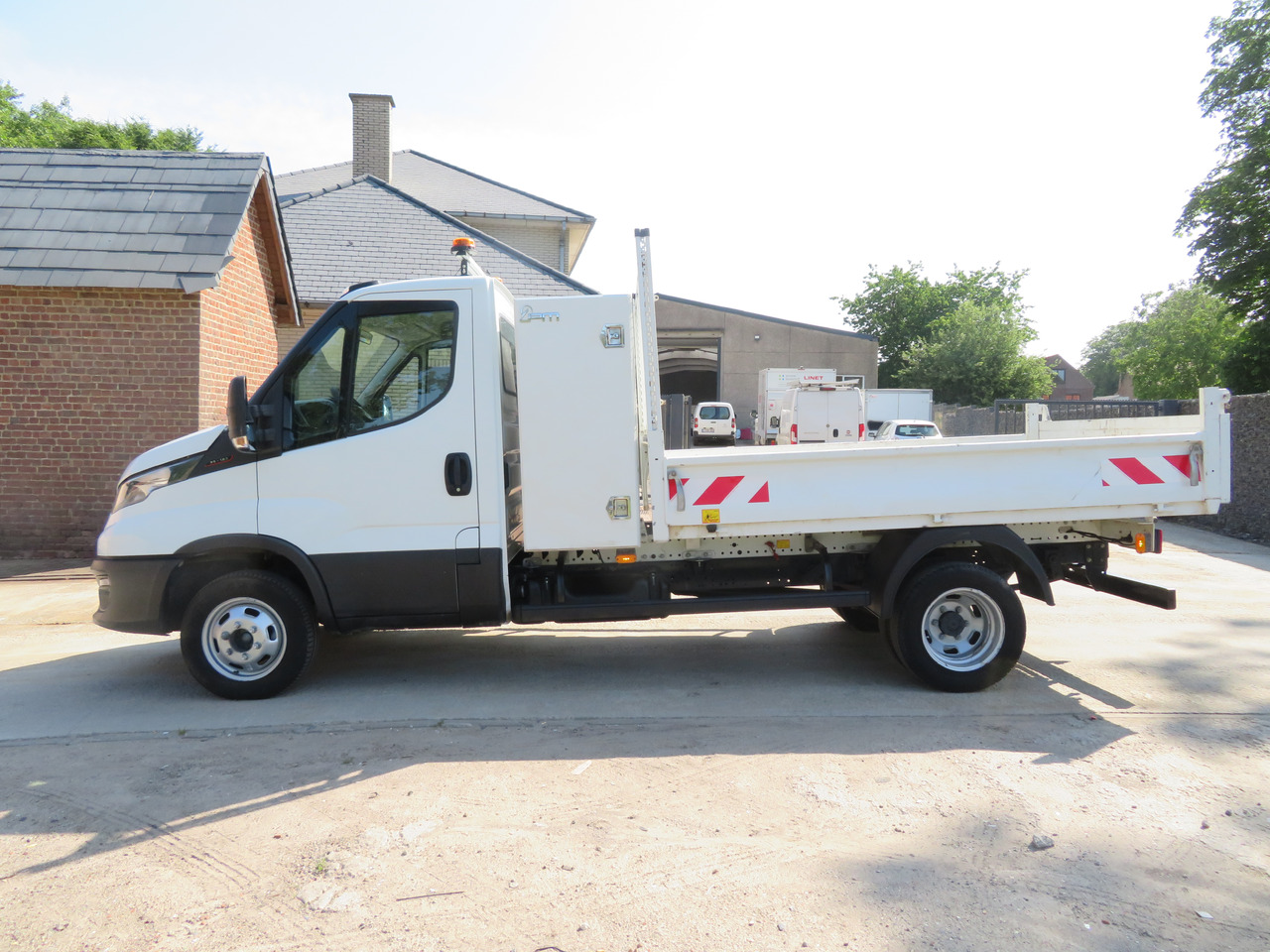 IVECO Daily 35C16 3.0 - Dostavno vozilo istovarivač: slika 4 IVECO Daily 35C16 3.0 - Dostavno vozilo istovarivač: slika 4