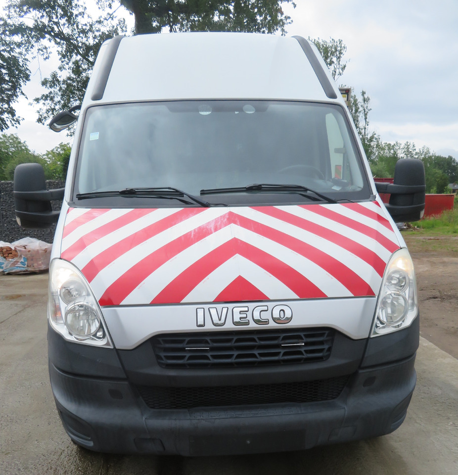 Iveco Daily 50C15 - 4X2 - Furgon: slika 2 Iveco Daily 50C15 - 4X2 - Furgon: slika 2