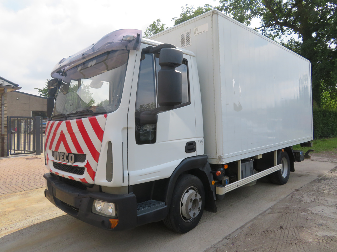 Iveco Eurocargo ML100E18 - Kamion sa zatvorenim sandukom: slika 3 Iveco Eurocargo ML100E18 - Kamion sa zatvorenim sandukom: slika 3