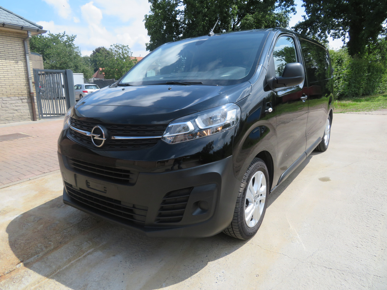 OPEL Edition 2.0 Turbo - L2H1 - Mali kombi: slika 3 OPEL Edition 2.0 Turbo - L2H1 - Mali kombi: slika 3