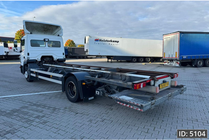 Mercedes-Benz Atego 1318 Day Cab, Euro 6, / BDF / DHOLLANDIA 2000KG - Kamion za prevoz kontejnera/ Kamion sa promenjivim sandukom: slika 2 Mercedes-Benz Atego 1318 Day Cab, Euro 6, / BDF / DHOLLANDIA 2000KG - Kamion za prevoz kontejnera/ Kamion sa promenjivim sandukom: slika 2