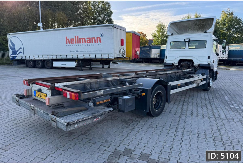 Mercedes-Benz Atego 1318 Day Cab, Euro 6, / BDF / DHOLLANDIA 2000KG - Kamion za prevoz kontejnera/ Kamion sa promenjivim sandukom: slika 3 Mercedes-Benz Atego 1318 Day Cab, Euro 6, / BDF / DHOLLANDIA 2000KG - Kamion za prevoz kontejnera/ Kamion sa promenjivim sandukom: slika 3