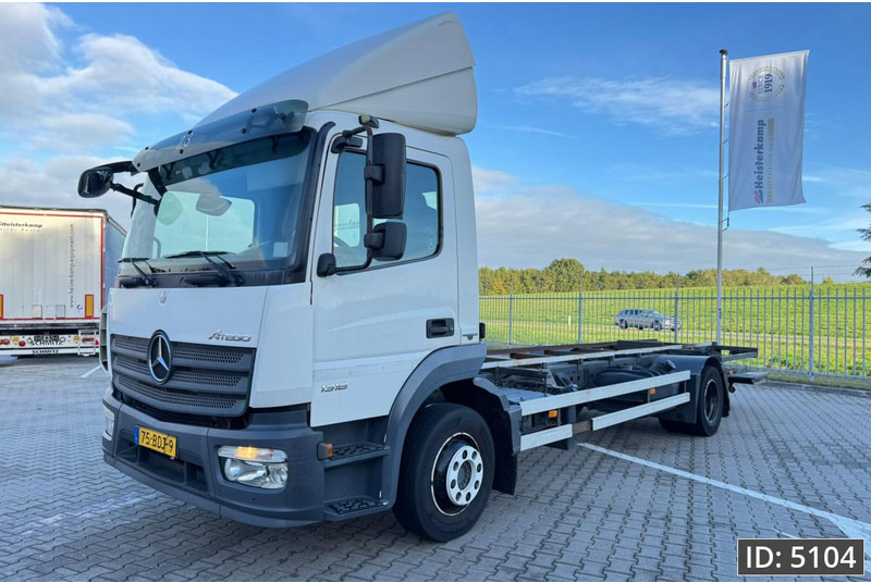 Mercedes-Benz Atego 1318 Day Cab, Euro 6, / BDF / DHOLLANDIA 2000KG - Kamion za prevoz kontejnera/ Kamion sa promenjivim sandukom: slika 1 Mercedes-Benz Atego 1318 Day Cab, Euro 6, / BDF / DHOLLANDIA 2000KG - Kamion za prevoz kontejnera/ Kamion sa promenjivim sandukom: slika 1