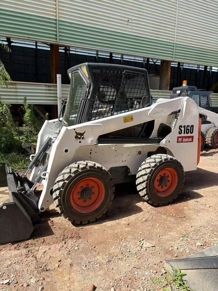 BOBCAT S180 - Mini utovarivač: slika 4 BOBCAT S180 - Mini utovarivač: slika 4