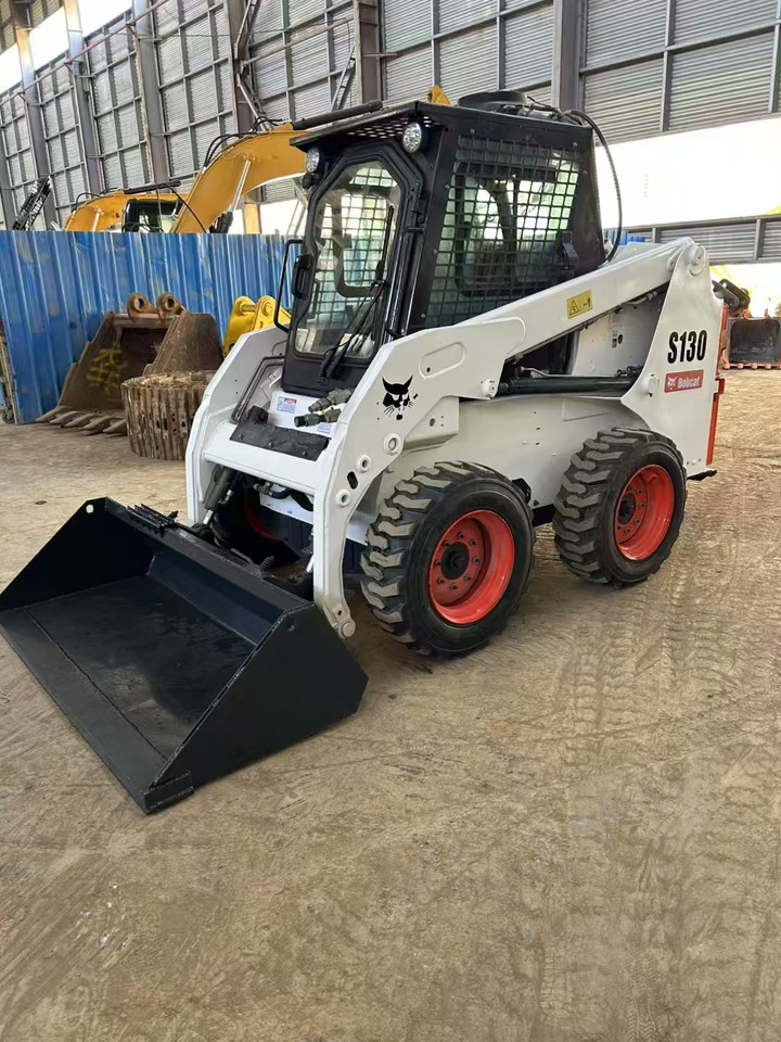 BOBCAT Skid Steer Loader S130 - Mini utovarivač: slika 2 BOBCAT Skid Steer Loader S130 - Mini utovarivač: slika 2