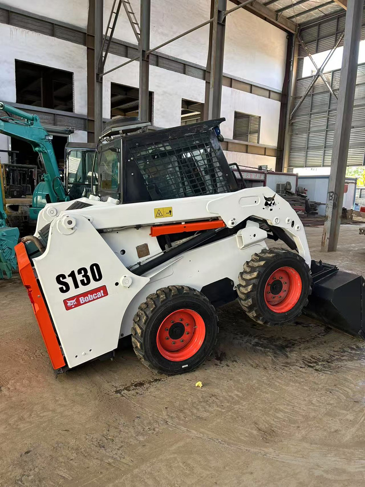 BOBCAT Skid Steer Loader S130 - Mini utovarivač: slika 3 BOBCAT Skid Steer Loader S130 - Mini utovarivač: slika 3