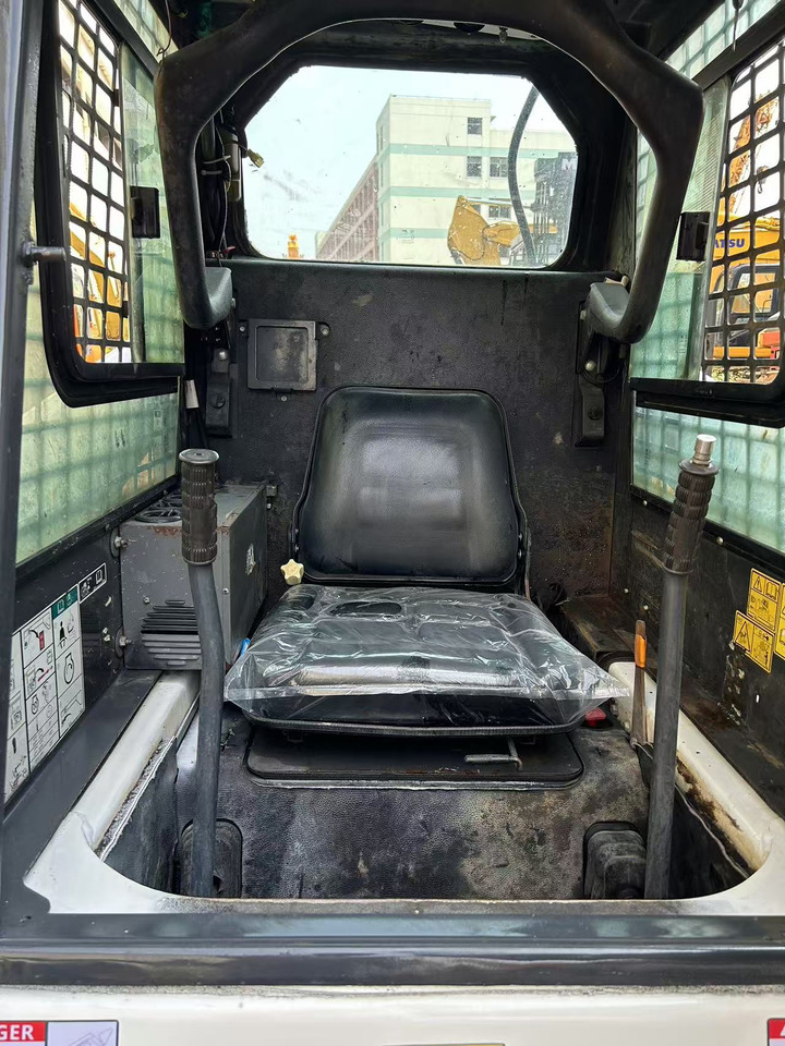 BOBCAT Skid Steer Loader S130 - Mini utovarivač: slika 5 BOBCAT Skid Steer Loader S130 - Mini utovarivač: slika 5