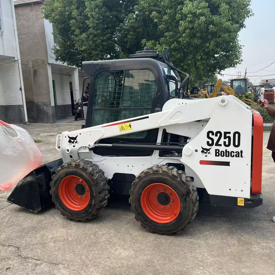 BOBCAT Skid Steer Loader S250 New Condition Hours True - Mini utovarivač: slika 3 BOBCAT Skid Steer Loader S250 New Condition Hours True - Mini utovarivač: slika 3