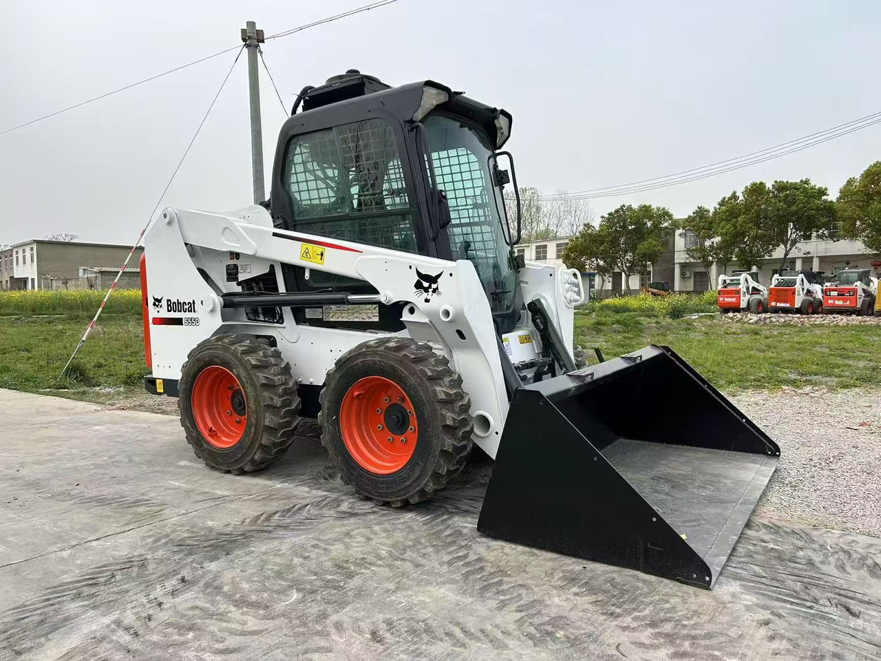 BOBCAT Skid Steer Loader S550 - Mini utovarivač: slika 1 BOBCAT Skid Steer Loader S550 - Mini utovarivač: slika 1