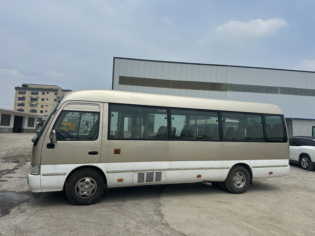 Coaster Instant Discount Don’t Miss - Gradski autobus: slika 1 Coaster Instant Discount Don’t Miss - Gradski autobus: slika 1