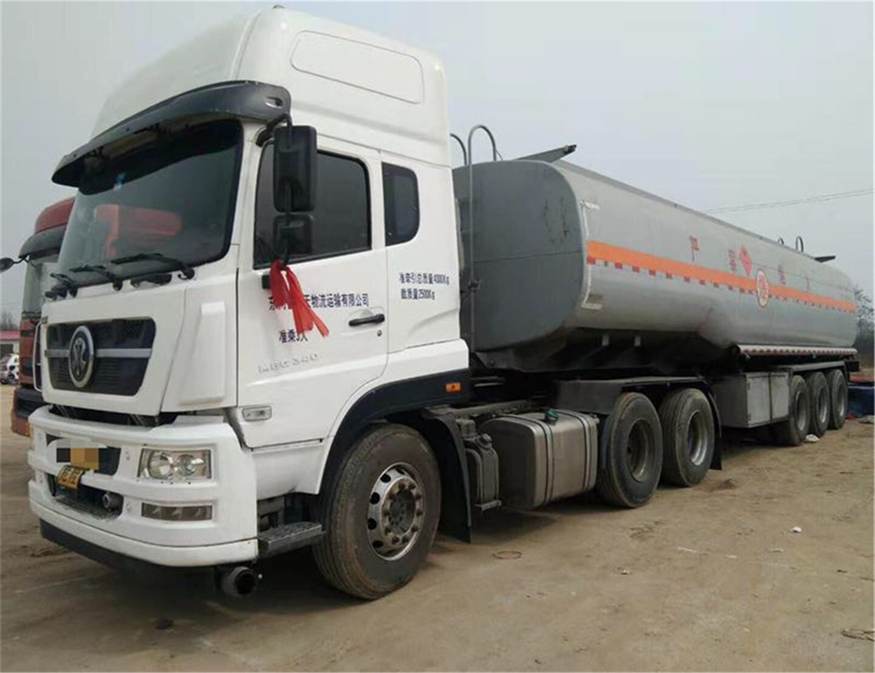 DONGFENG FUEL TANK 6X4 CLICK HERE FOR DISCOUNT - Kamion cisterna: slika 1 DONGFENG FUEL TANK 6X4 CLICK HERE FOR DISCOUNT - Kamion cisterna: slika 1