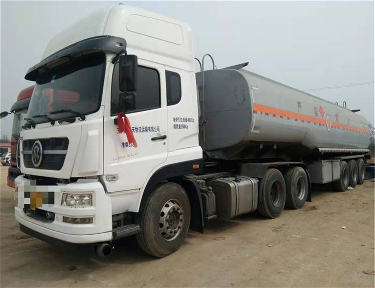 DONGFENG FUEL TANK 6X4 CLICK HERE FOR DISCOUNT - Kamion cisterna: slika 2 DONGFENG FUEL TANK 6X4 CLICK HERE FOR DISCOUNT - Kamion cisterna: slika 2