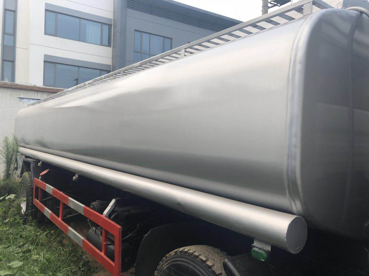 DONGFENG fuel tanker CLICK HERE FOR DISCOUNT - Kamion cisterna: slika 3 DONGFENG fuel tanker CLICK HERE FOR DISCOUNT - Kamion cisterna: slika 3