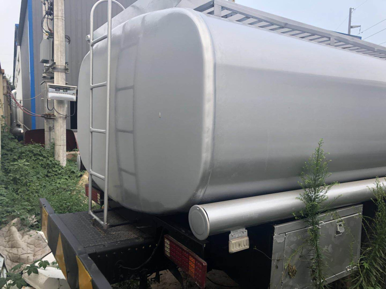 DONGFENG fuel tanker CLICK HERE FOR DISCOUNT - Kamion cisterna: slika 4 DONGFENG fuel tanker CLICK HERE FOR DISCOUNT - Kamion cisterna: slika 4