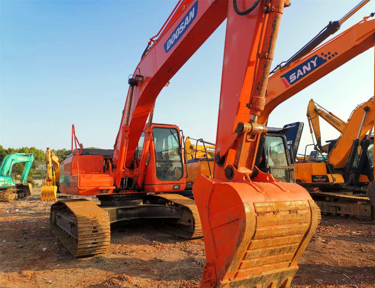 DOOSAN Crawler Excavator DH225 Click Here for Discount - Bager guseničar: slika 1 DOOSAN Crawler Excavator DH225 Click Here for Discount - Bager guseničar: slika 1
