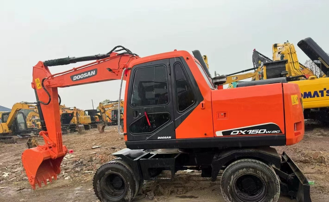 DOOSAN DX150W Wheel Excavator Good Condition - Bager točkaš: slika 2 DOOSAN DX150W Wheel Excavator Good Condition - Bager točkaš: slika 2